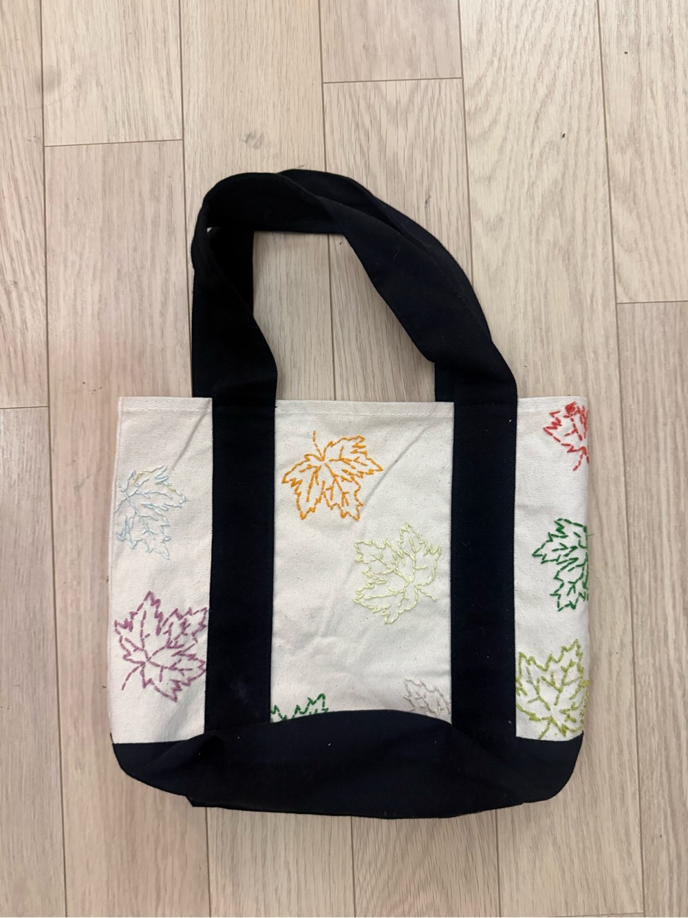 Hand Embroidered leaf tote - Picture 3 of 9